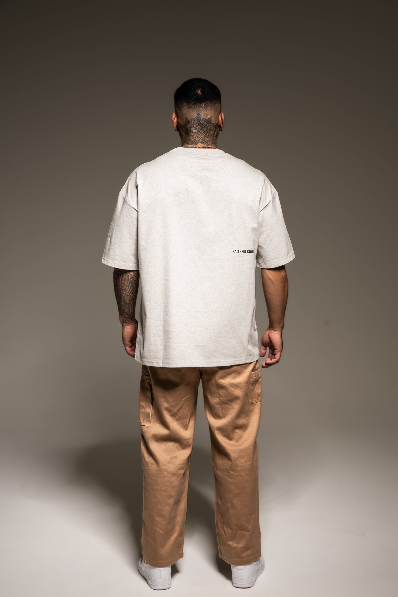 FAMILY BORN AND RAISED - WHITE MARLE TEE