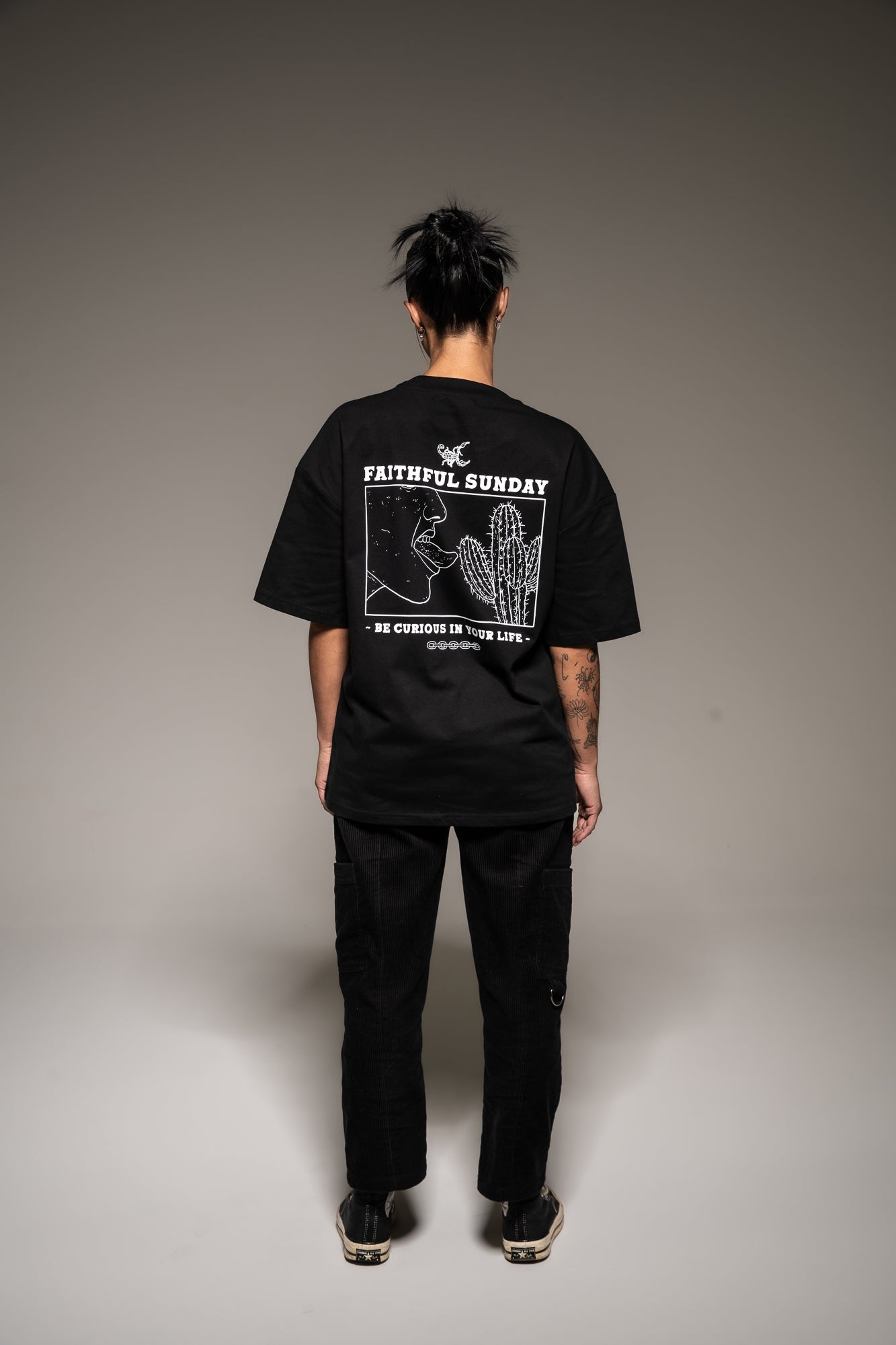 BE CURIOUS - BLACK